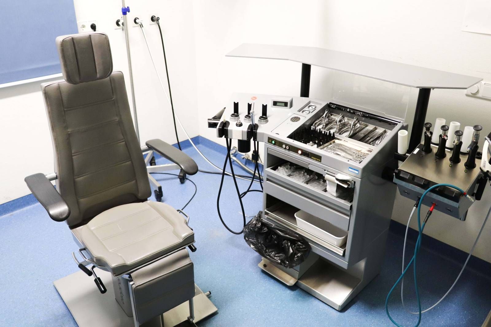 HNO-Klinik spendet nach Umbau Behandlungseinheiten für Togo